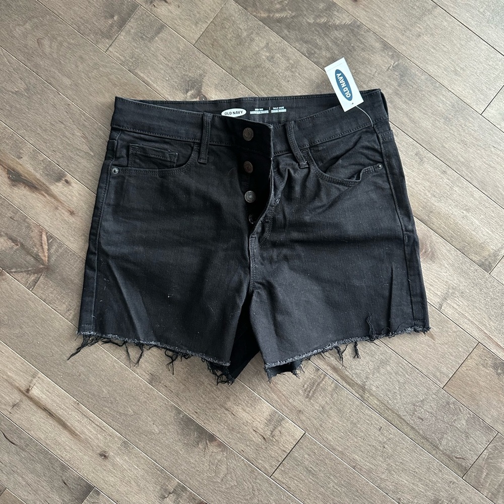 NWT Old Navy High Rise Black Jean Shorts with Distressed Hem - size 8